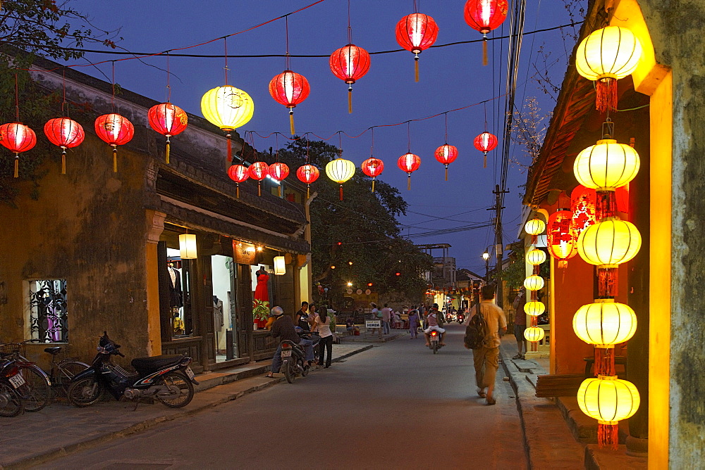 Street scenery in the evening, Hoi An, Annam, Vietnam