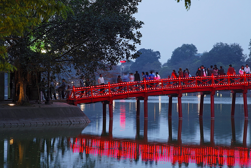 Huc Bridge, Hoan Kiem Lake (Lake of the Returned Sword), Hanoi, Bac Bo, Vietnam