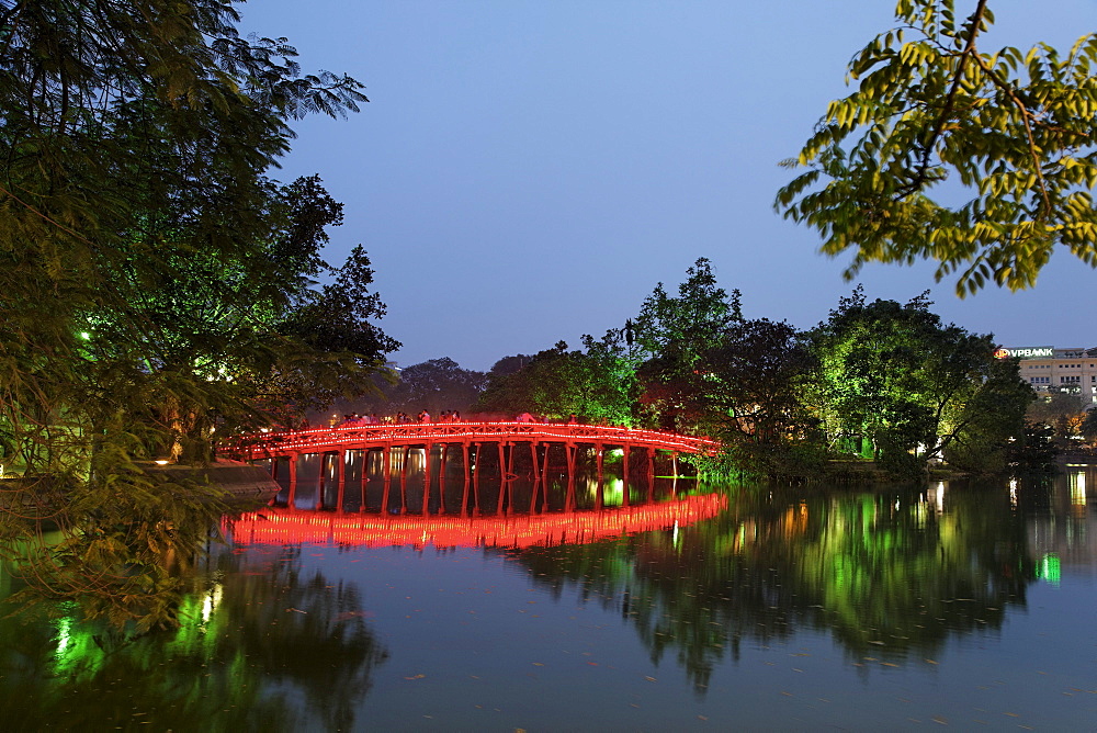 Huc Bridge, Hoan Kiem Lake (Lake of the Returned Sword), Hanoi, Bac Bo, Vietnam