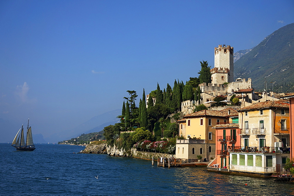 Scaliger Castle, Lakeside, Malcesine, Lake Garda, Veneto, Italy