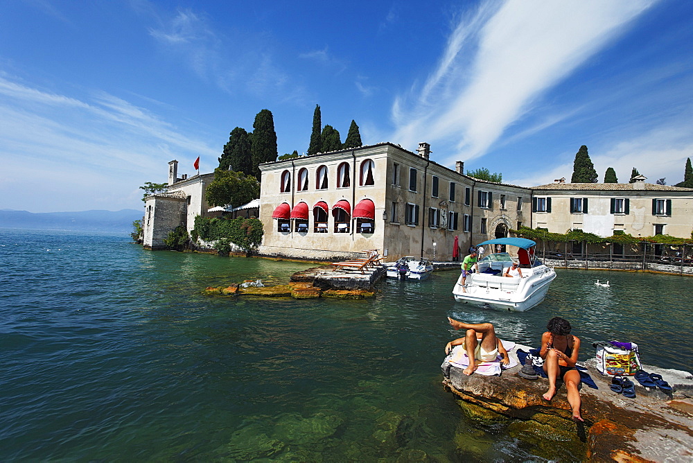 Couple, lazy, Punta San Vigilio, Hotel, Restaurant, Garda, Lake Garda, Veneto, Italy