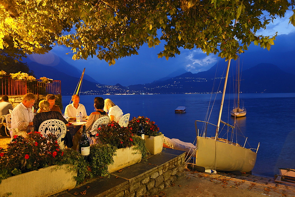 Restaurants, evening mood, Varenna, Lake Como, Lombardy, Italy