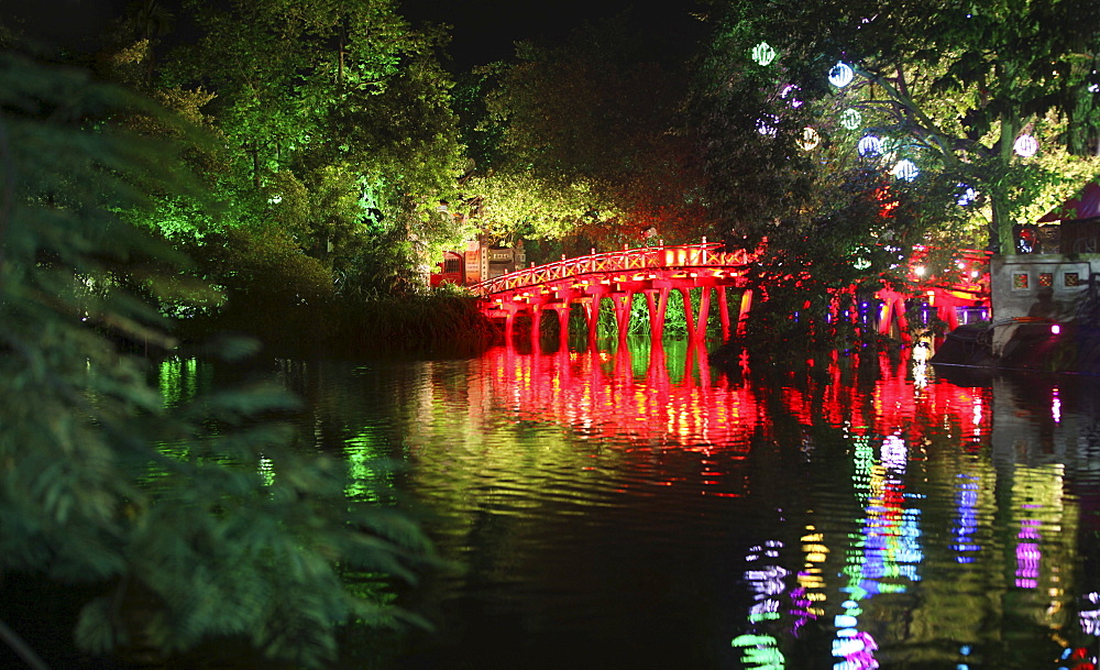 The Huc Bridge over Hoan Kiem Lake by night, Hanoi, Vietnam, Asia