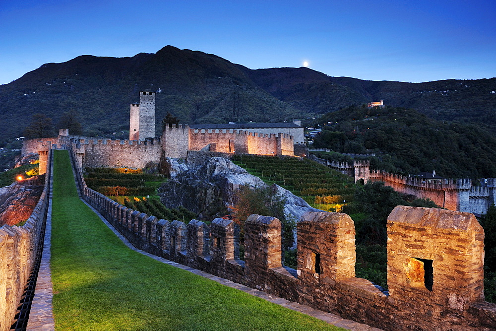 Illuminated parapet walk towards Castelgrande, Bellinzona, UNESCO World Heritage Site Bellinzona, Ticino, Switzerland, Europe