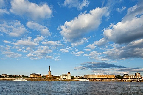 River Rhine and old town under clouded sky, Duesseldorf, Duesseldorf, North Rhine-Westphalia, Germany, Europe