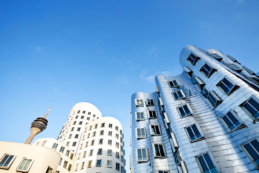 Modern buildings at Neuer Zollhof, Frank O. Gehry, Media Harbour, Duesseldorf, Duesseldorf, North Rhine-Westphalia, Germany, Europe