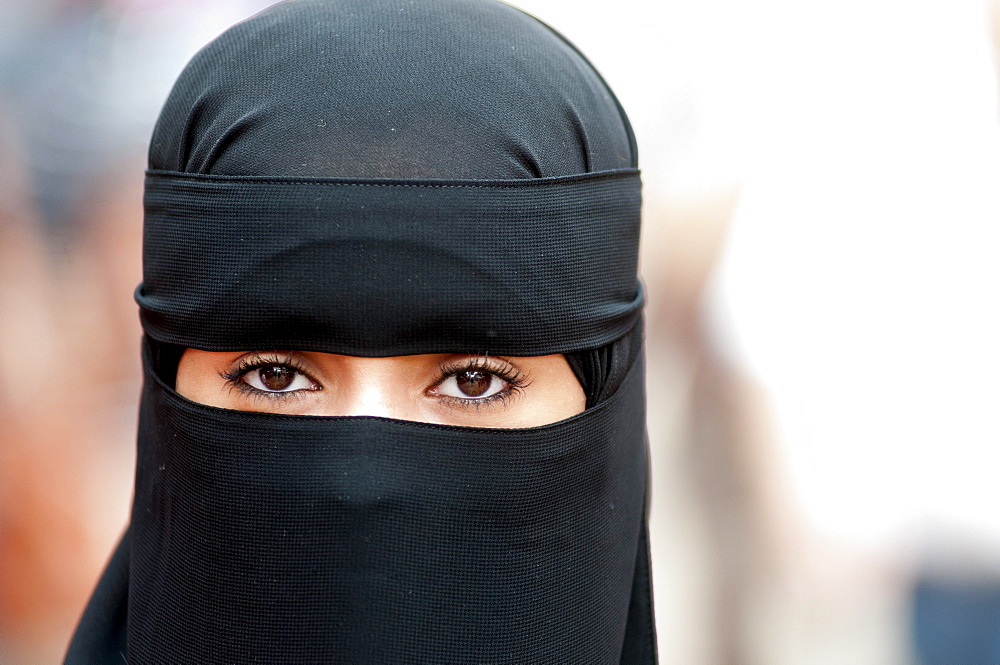 Muslim woman wearing a chador, Kuala Lumpur, Malaysia, Asia