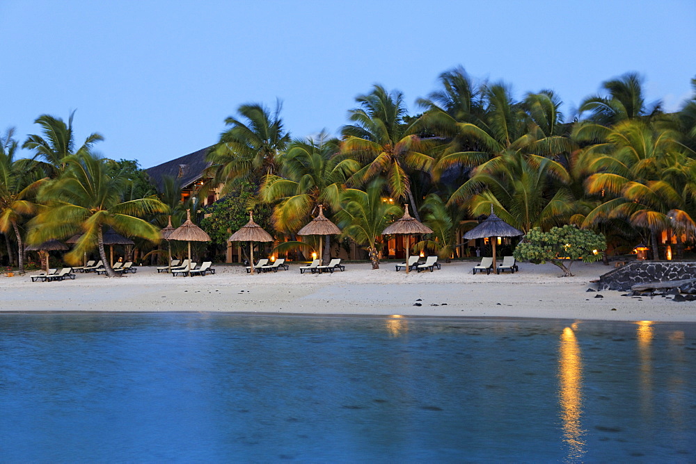 Beach of Beachcomber Hotel Paradis &amp; Golf Club in the evening, Mauritius, Africa