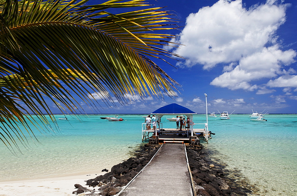 Boardwalk in the sunlight, Beachcomber Hotel Paradis & Golf Club, Mauritius, Africa