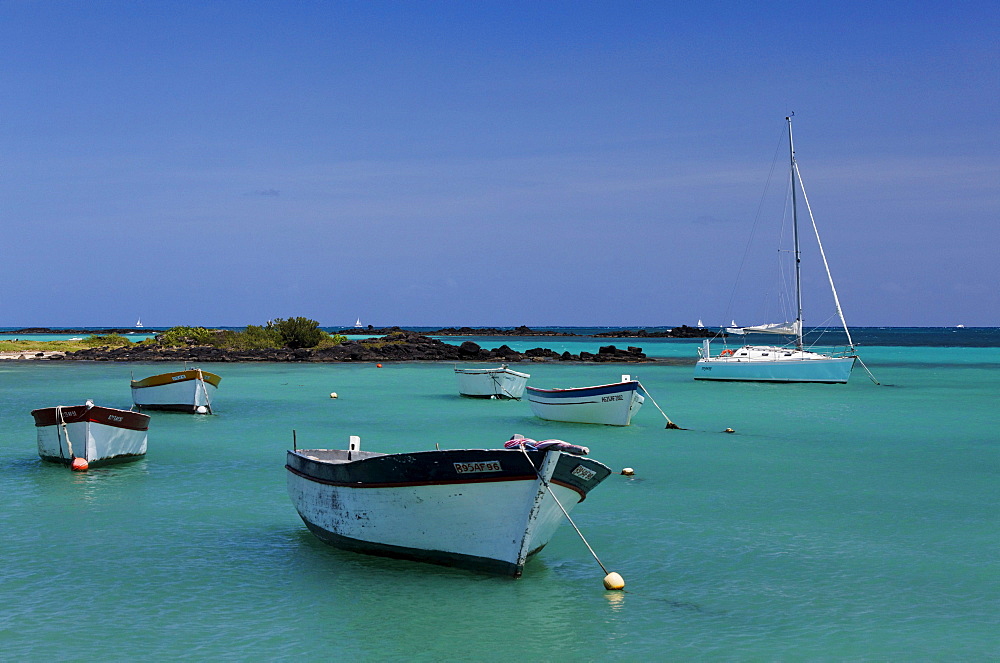 Boats and beach Coin de Mire, Cap Malheureux, Mauritius, Africa