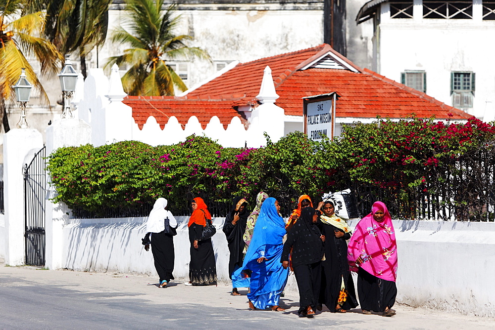 Women in Mizingani Road, Stonetown, Zanzibar City, Zanzibar, Tanzania, Africa