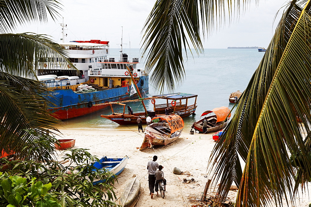 View of boats on the beach of Stonetown, Zanzibar City, Zanzibar, Tanzania, Africa