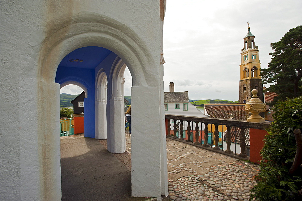 The village of Portmeirion, founded by Welsh architekt Sir Clough Williams-Ellis in 1926, Portmeirion, Wales, UK