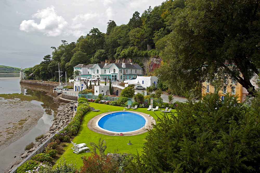 The village of Portmeirion, founded by Welsh architekt Sir Clough Williams-Ellis in 1926, Portmeirion, Wales, UK