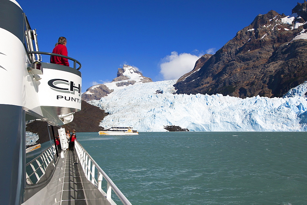 Man looking towards the glacier, Spegazzini glacier, Lago Argentino, Los Glaciares National Park, near El Calafate, Patagonia, Argentina