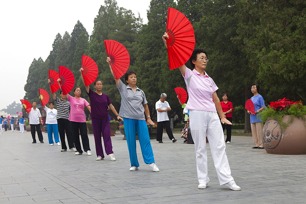 Morning gymnastic, Tai Chi Chuan, Taiqi in the Tiantan-Park near the Temple of Heaven, Peking, Beijing, People's Republic of China