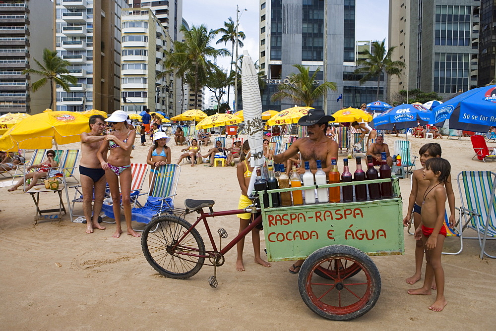 Vendor with cart selling fruit juice drinks on the beach, Recife, Pernambuco, Brazil, South America