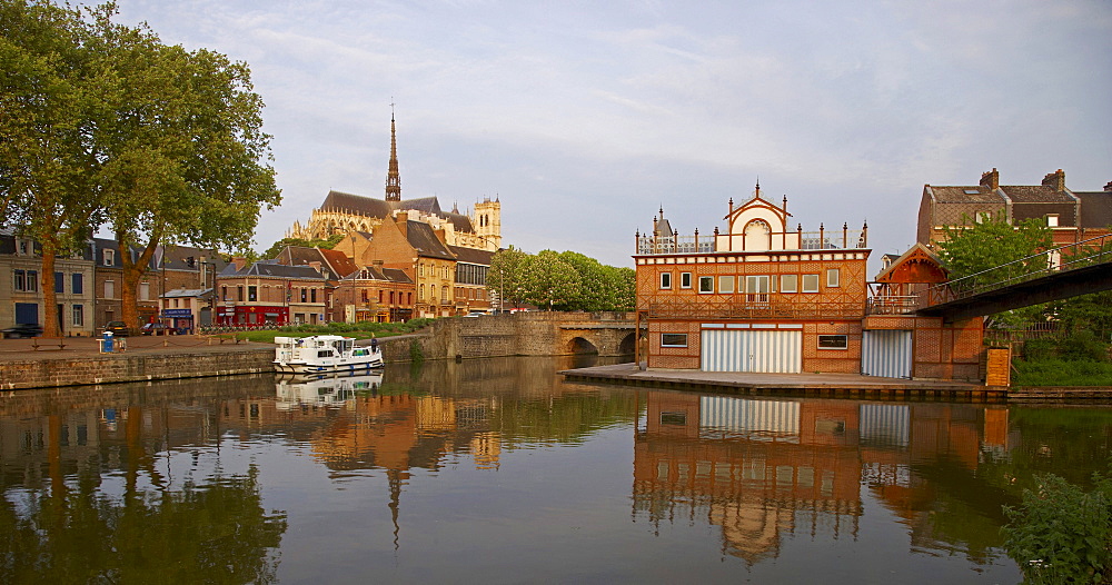 Morning at Port d'Amont, PÃˆnichette, Old city, Notre-Dame cathedral, Boathouse of Amiens' rowing-club, Amiens, Dept. Somme, Picardie, France, Europe