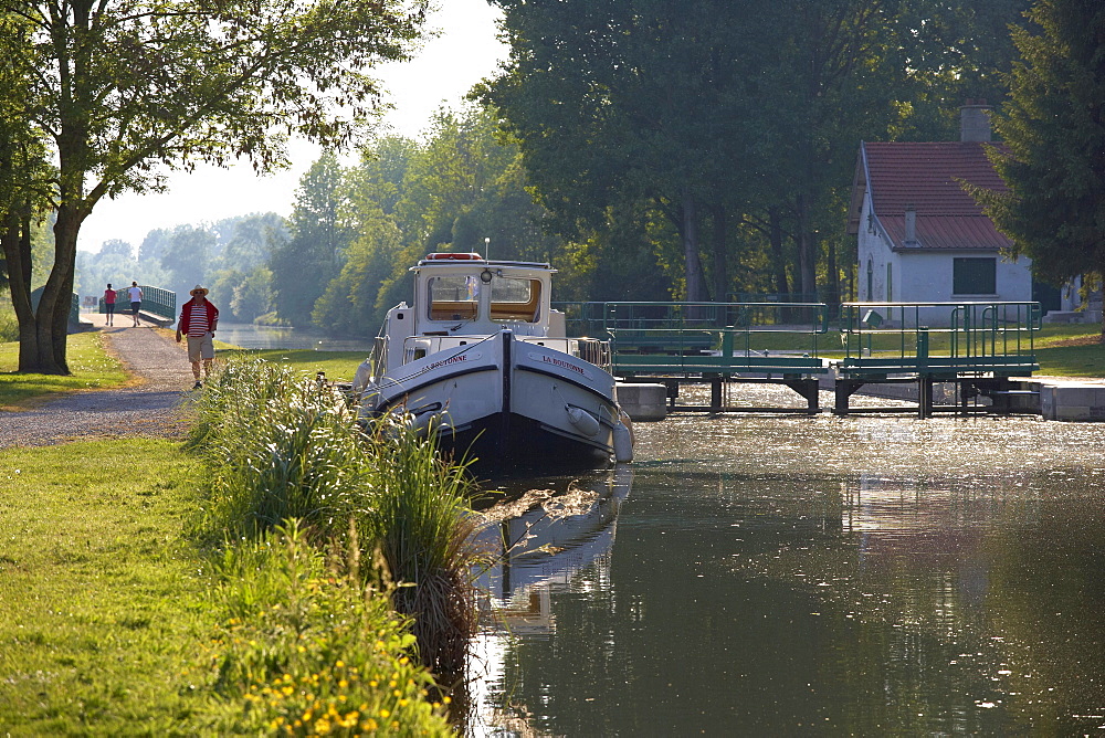 Late afternoon at the lock of Lamotte-Brebiere, Canal de la Somme, AmiÃˆnois, Dept. Somme, Picardie, France, Europe