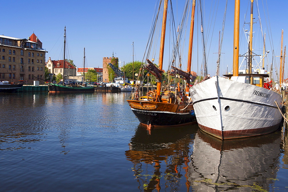 Tower Ã‘FangenturmÃ¬ and ships at the museum harbour, Greifswald, Baltic Sea, Mecklenburg-West Pomerania, Germany