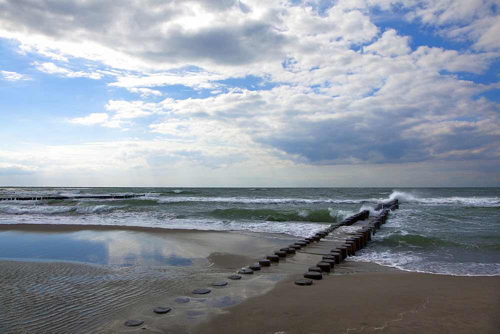 Wave breakers on the beach, Ahrenshoop, Fischland-Darss-Zingst, Baltic Sea, Mecklenburg-West Pomerania, Germany