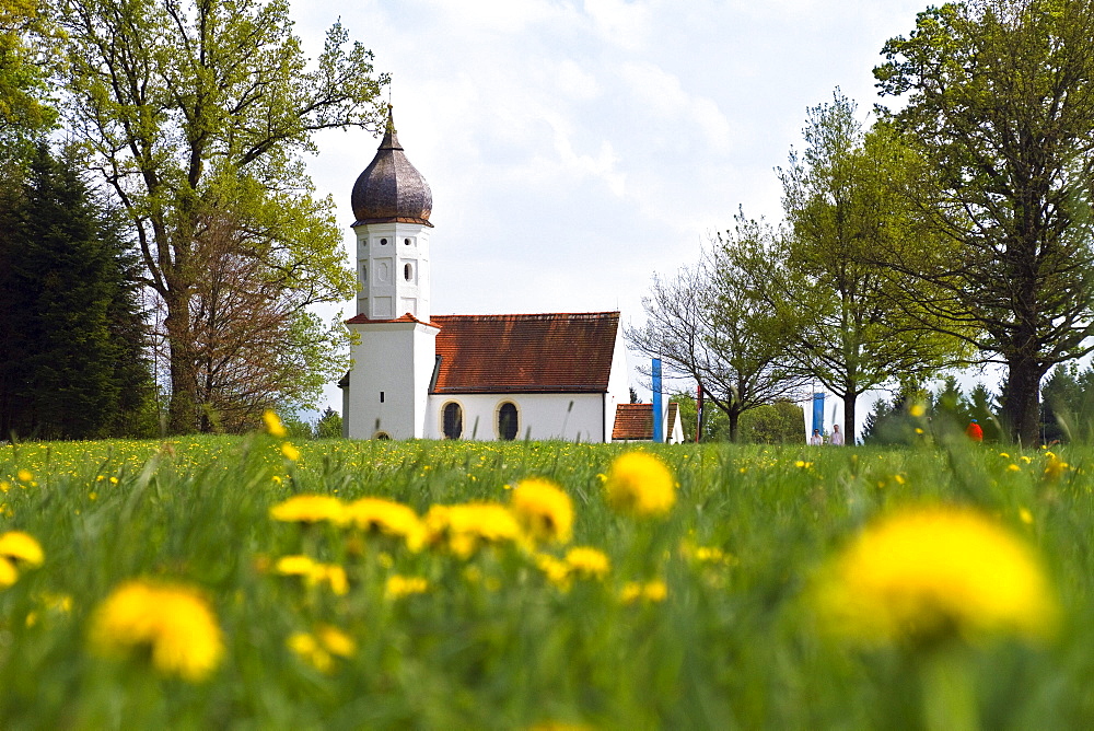 Chapel in spring, Hub-chapel Penzberg, Upper Bavaria, Bavaria, Germany, Europe