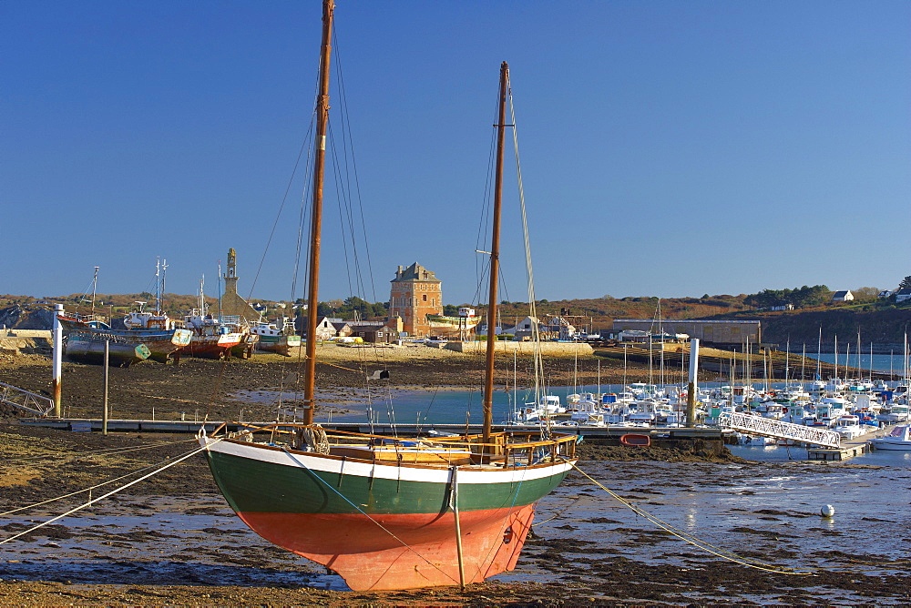 Fishing boat, La Tour Vauban, Notre Dame de Rocamadour, Camaret sur Mer, Crozon Peninsula, Finistere, Bretagne, France, Europe