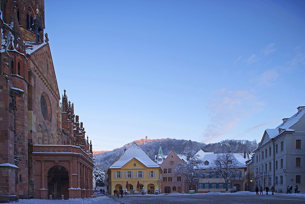 Square Munsterplatz with church Unserer Lieben Frau and Alte Wache, Freiburg, Evening, Snow, Black Forest, Baden Wuerttemberg, Germany, Europe