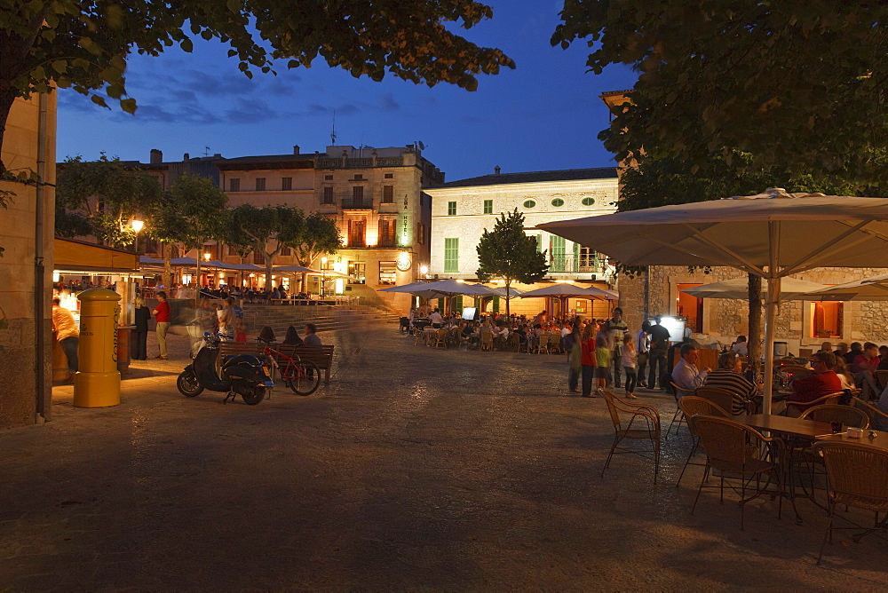 Placa Major, main square, Pollenca, Mallorca, Balearic Islands, Spain, Europe