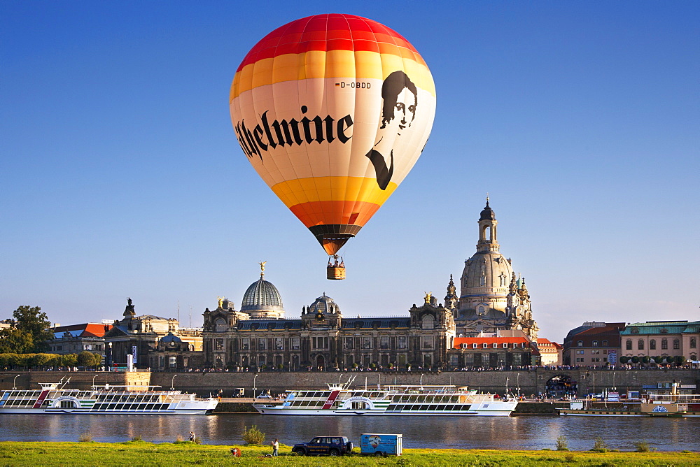 Balloons rising from the Elbe riverbank, Bruehlsche Terrasse and Frauenkirche in the background, Dresden, Saxonia, Germany, Europe