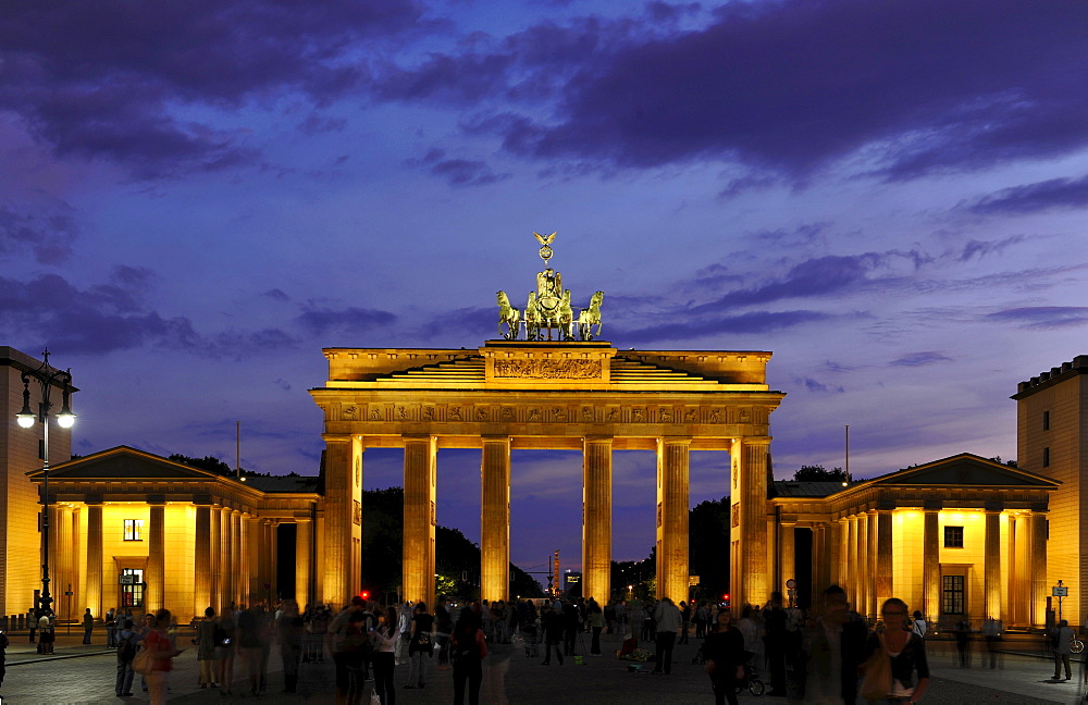 The illuminated Brandenburger Tor in the evening light, Pariser Platz, Mitte, Berlin, Germany, Europe