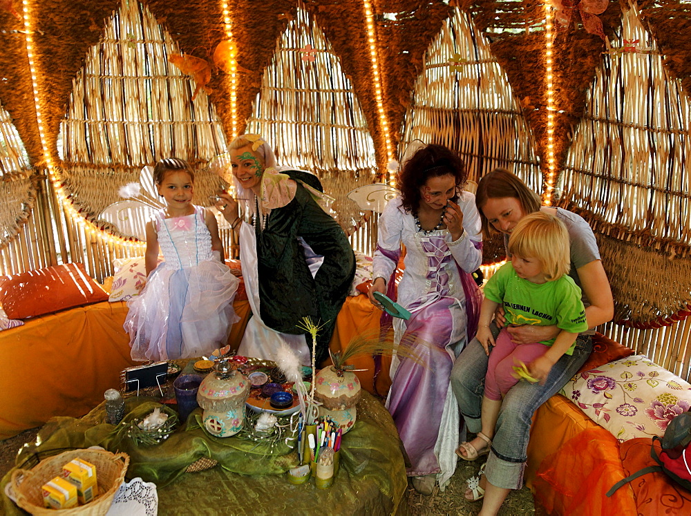 Children are made up, Feenweltchen, Saalfeld Fairy Grottos, Saalfeld, Thuringia, Germany