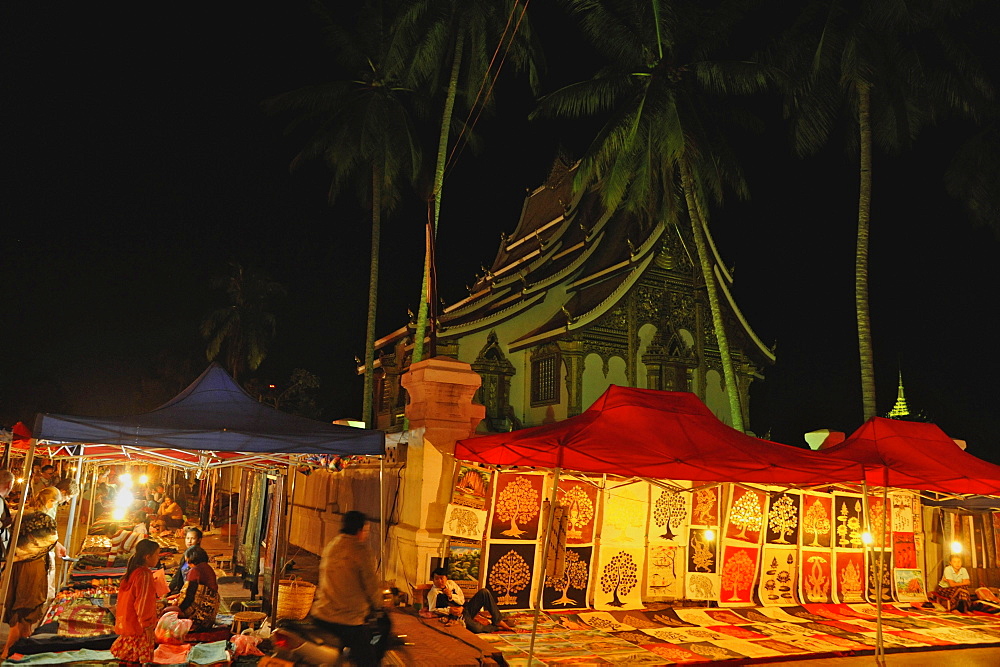 Nightmarket in front of Wat Ho Pha Bang, Part of the Royal Palace, Luang Prabang, Laos