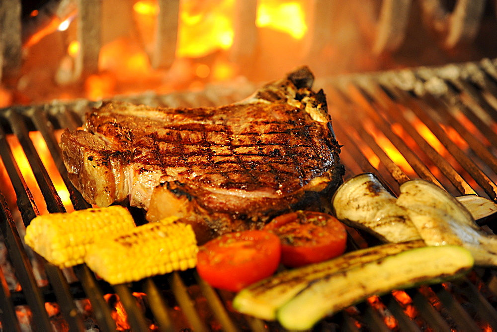 Steak and vegetable barbeque at the restaurant Schwarz Adler, Kurtatsch an der Weinstrasse, South Tyrol, Europe