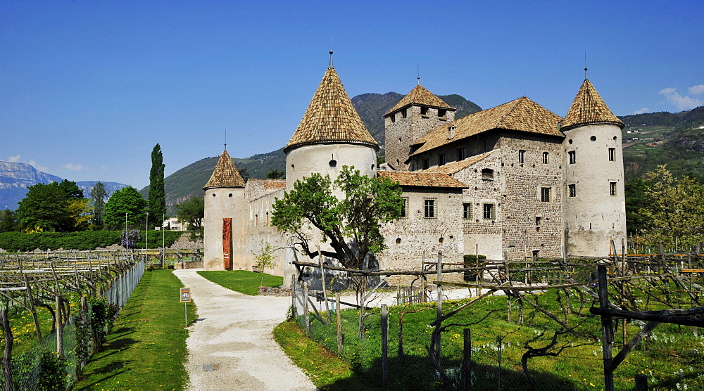 Maretsch castle in the sunlight, Bolzano, South Tyrol, Alto Adige, Italy, Europe