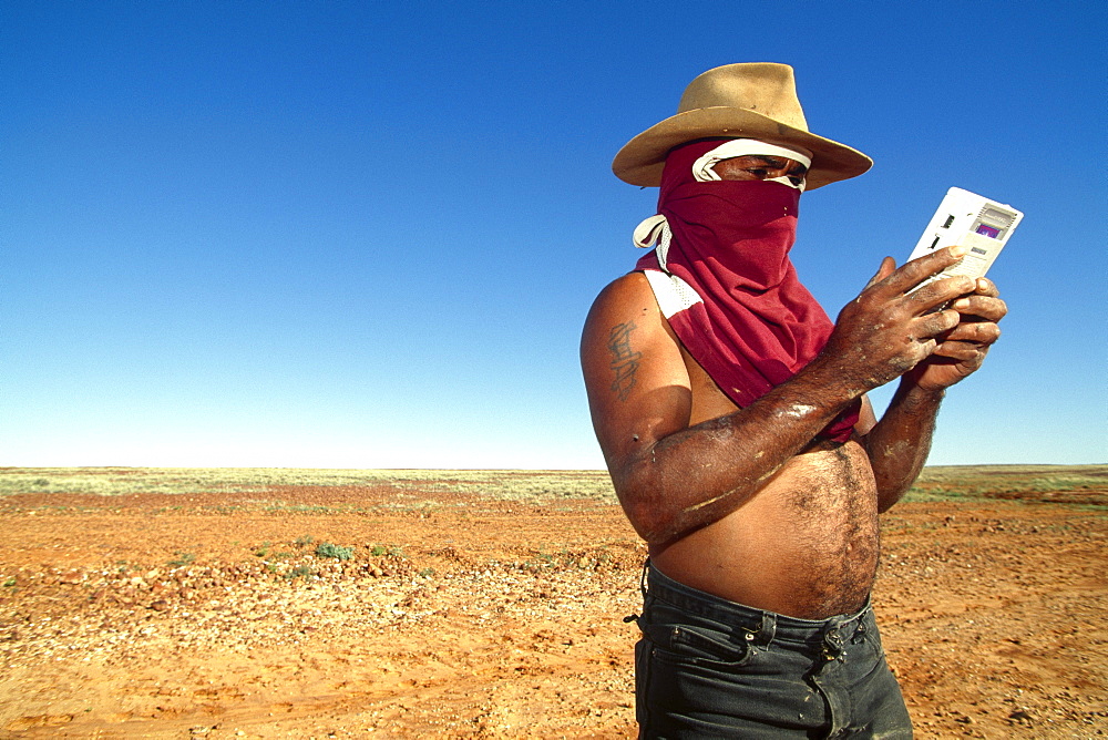 Boxer Lizard with mini gaming console surrounded by flies, breakdown in Simpson Desert, Australia