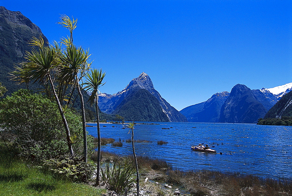 Canoe trip, Milford Sound, Fiordland National park, South Island, New Zealand