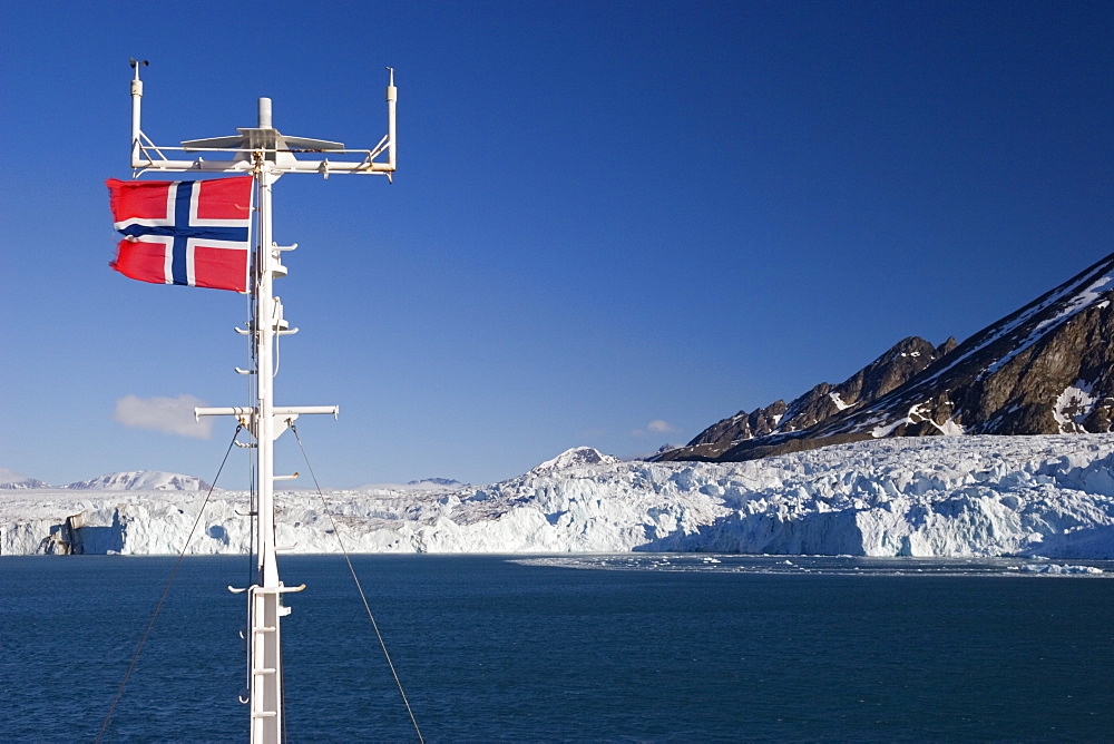 Monaco Glacier, expedition ship, Norway-flag, Spitsbergen, Norway