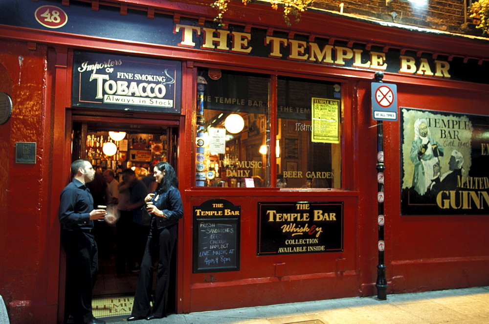 People at the entrance of the Temple Bar, Temple Bar District, Dublin, Ireland, Europe