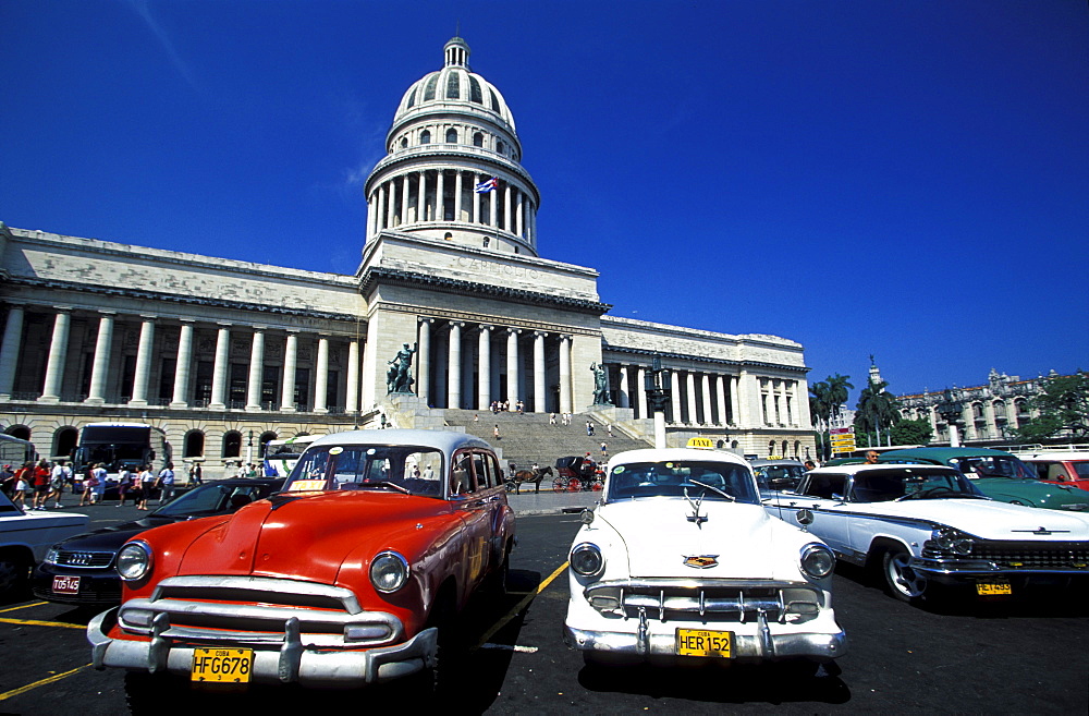 Old taxies in front of Capitolio Nacional at the old town, Havana, Cuba, Caribbean, America