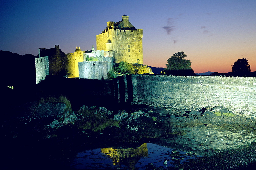 The illuminated Eilean Donan castle at night, Ross and Cromarty, Highlands, Scotland, Great Britain, Europe