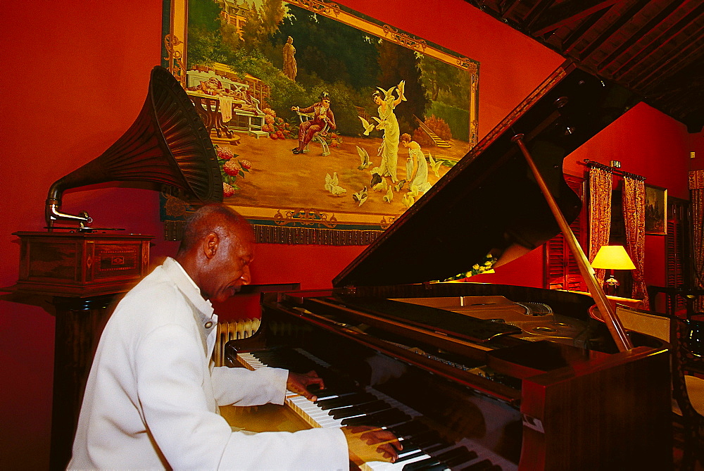 Pianist, Abaco Cocktail Bar, Puerto de la Cruz, Tenerife, Canary Islands, Spain