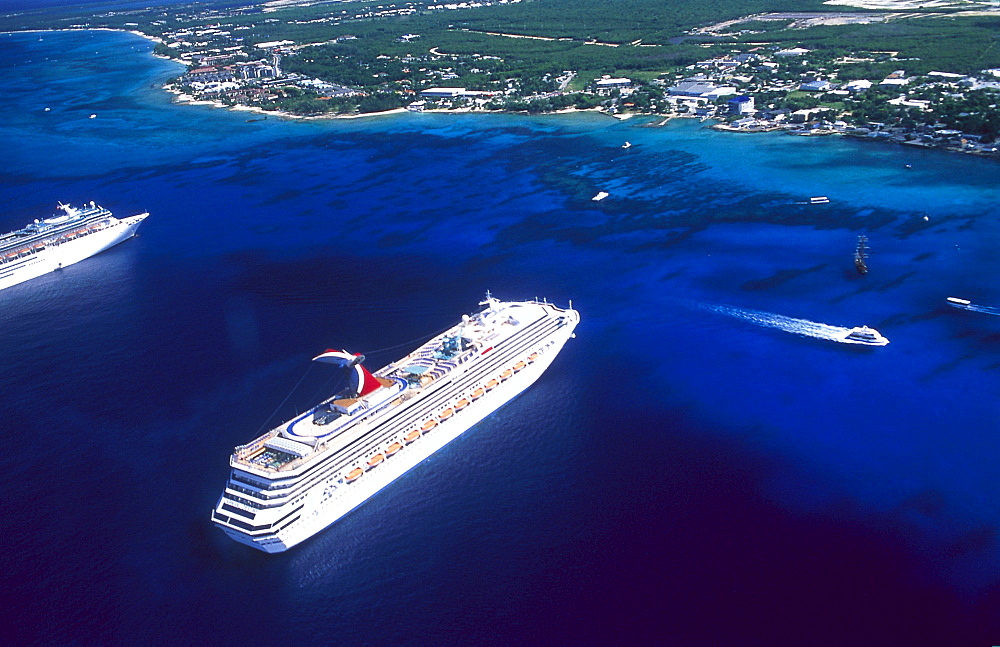 Cruiser in the harbour, George Town, Grand Cayman, Cayman Islands, Caribbean