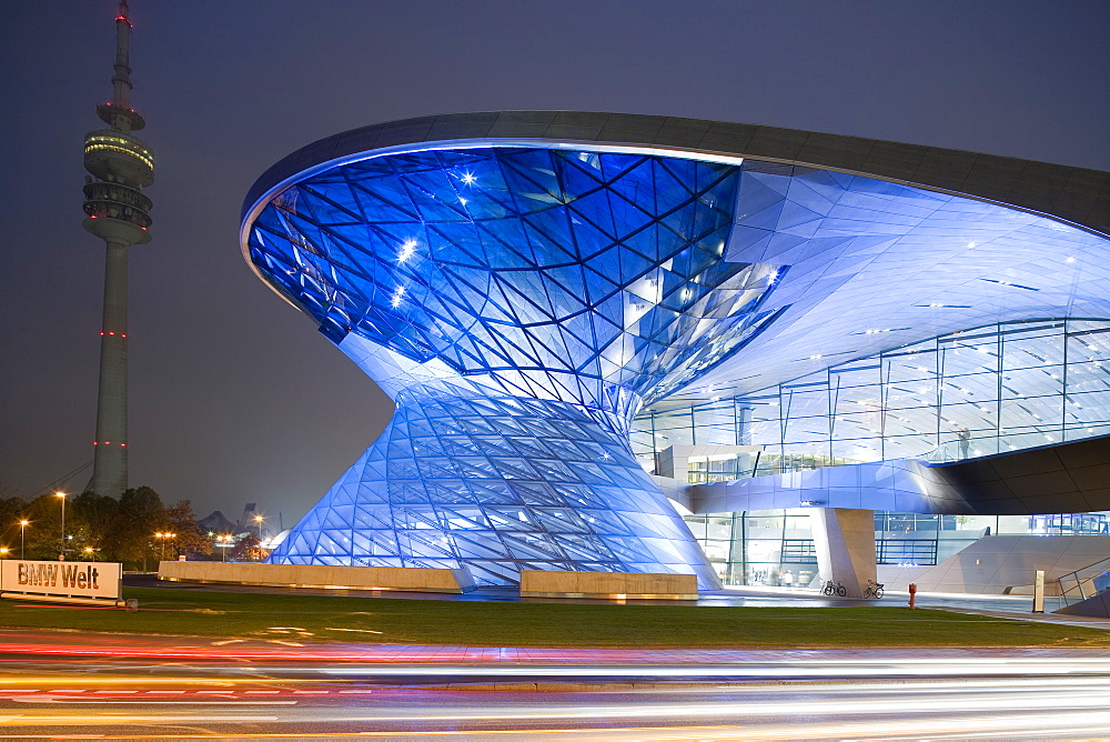 BMW Welt. Designed by architect Wolfgang Prix, Coop Himmelb(l)au, a multi-functional customer experience and exhibition facility presenting current products of BMW with a distribution centre for BMW cars, an event forum and a conference centre, Munich, Bavaria, Germany, Europe