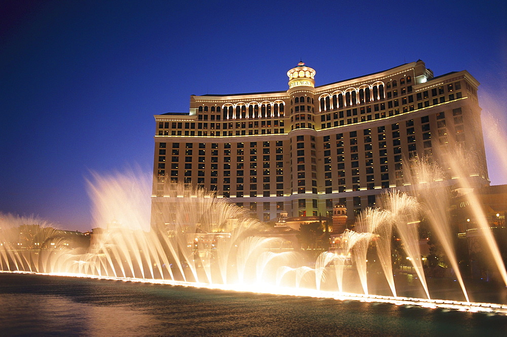 Hotel BellagioÂ¥s dancing fountains at night, Las Vegas, Nevada, USA, America