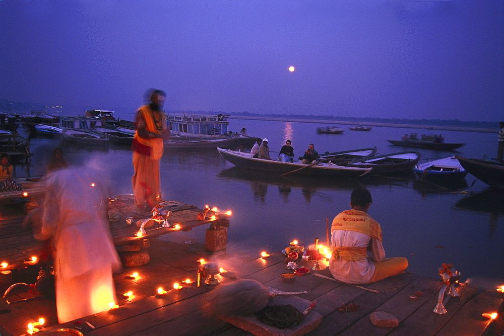 Aarthi ceremony, Ghat, Varanesi, Uttar Pradesh, India