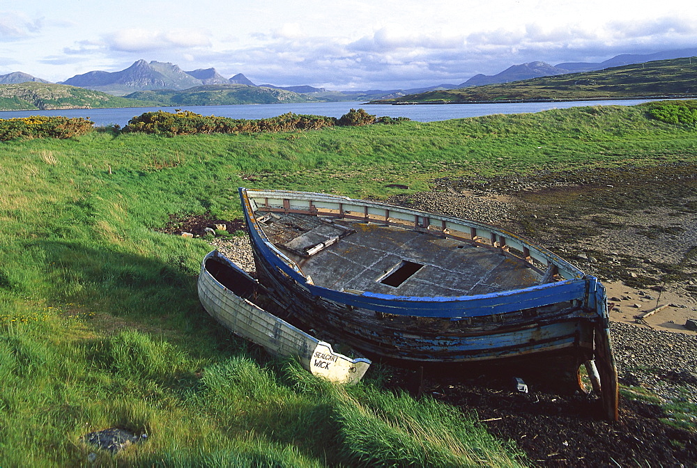 Boat at the beach, Kyle of Tongue, Loch Hope, Sutherland, Highland Scotland, Scotland, Great Britain