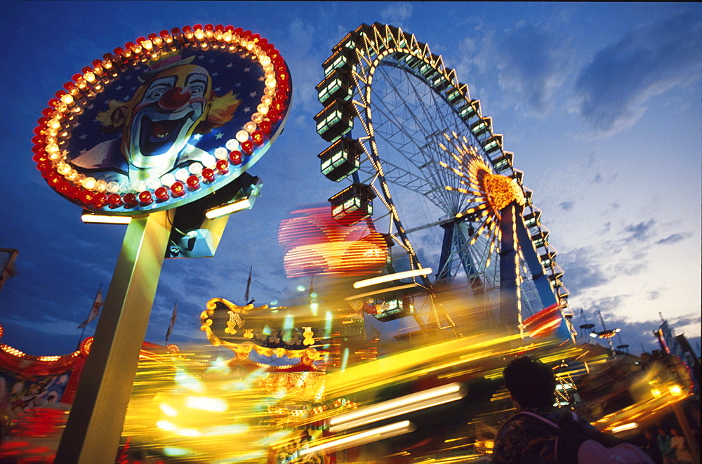 Illuminated ferris wheel at Oktoberfest, Munich, Bavaria, Germany, Europe