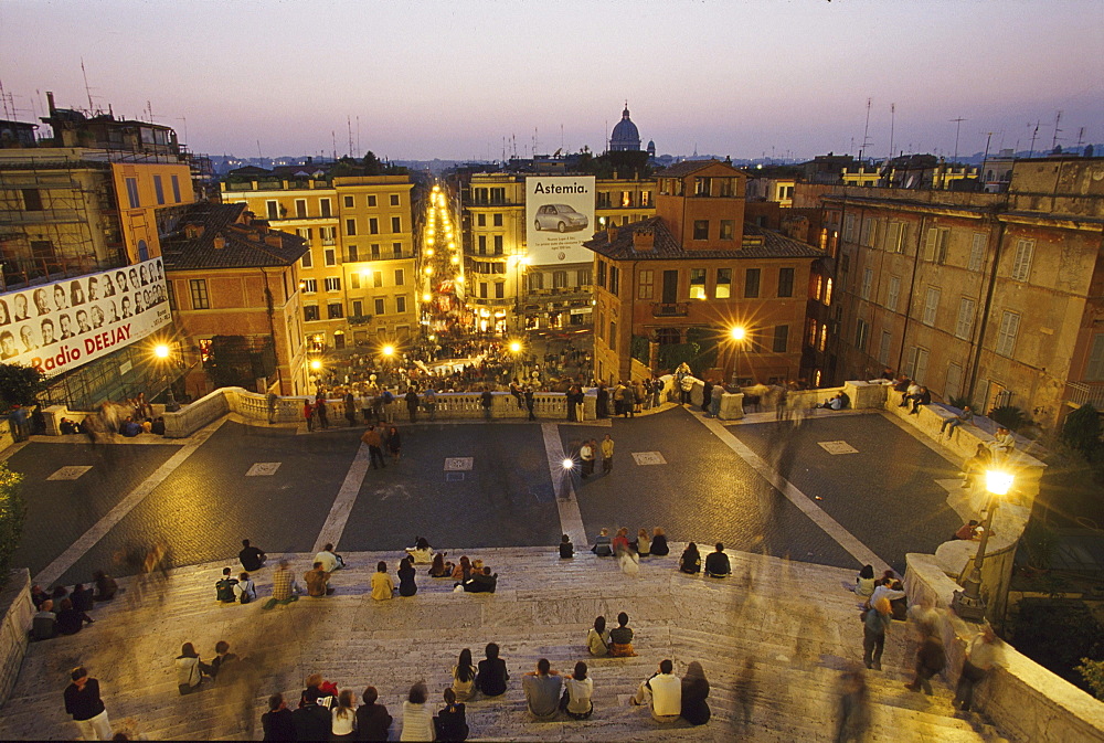 Tourists on the Piazza di Spagna in Rom, Latium, Italy