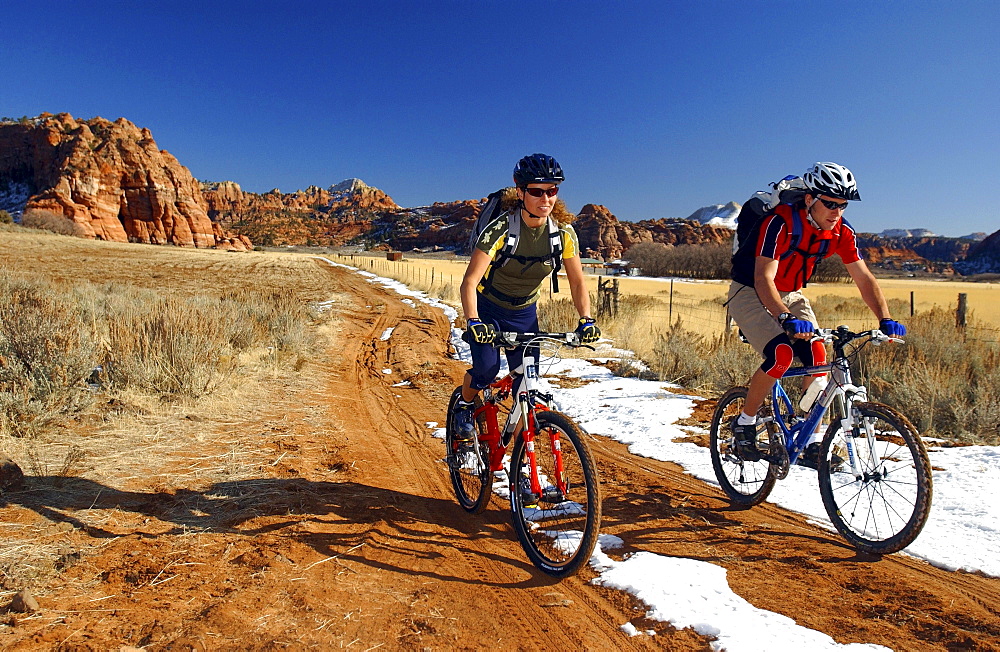 Two people on a mountain bike tour, Gooseberry Trail, Zion National Park, Springdale, Utah, USA